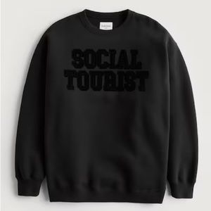 Social Tourist Graphic Crewneck - Hollister - D’Amelio